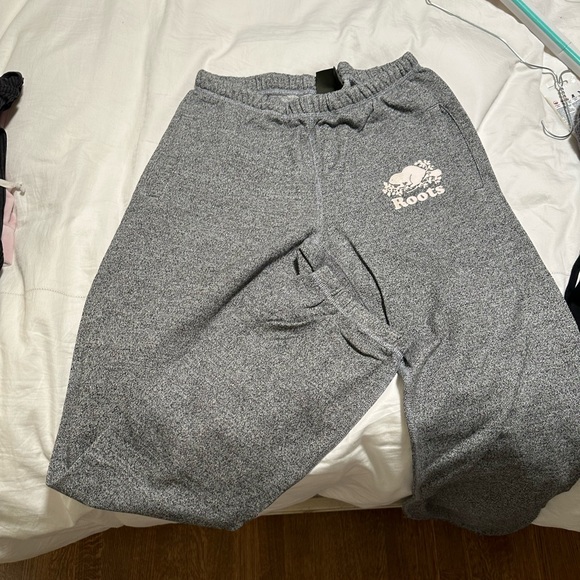 Roots salt and pepper grey sweatpants. - Picture 2 of 3